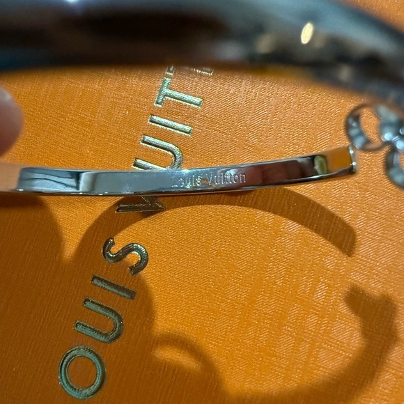 New with tag LV hoop earnings Louis Vuitton earrings - Picture 6 of 7